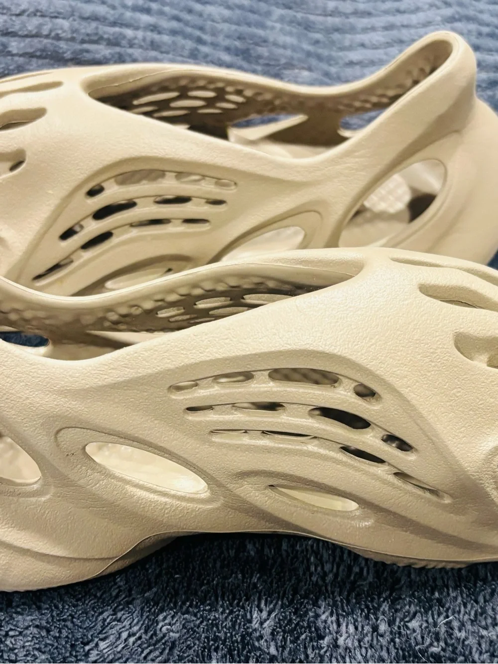 Yeezy 500 cream trainers